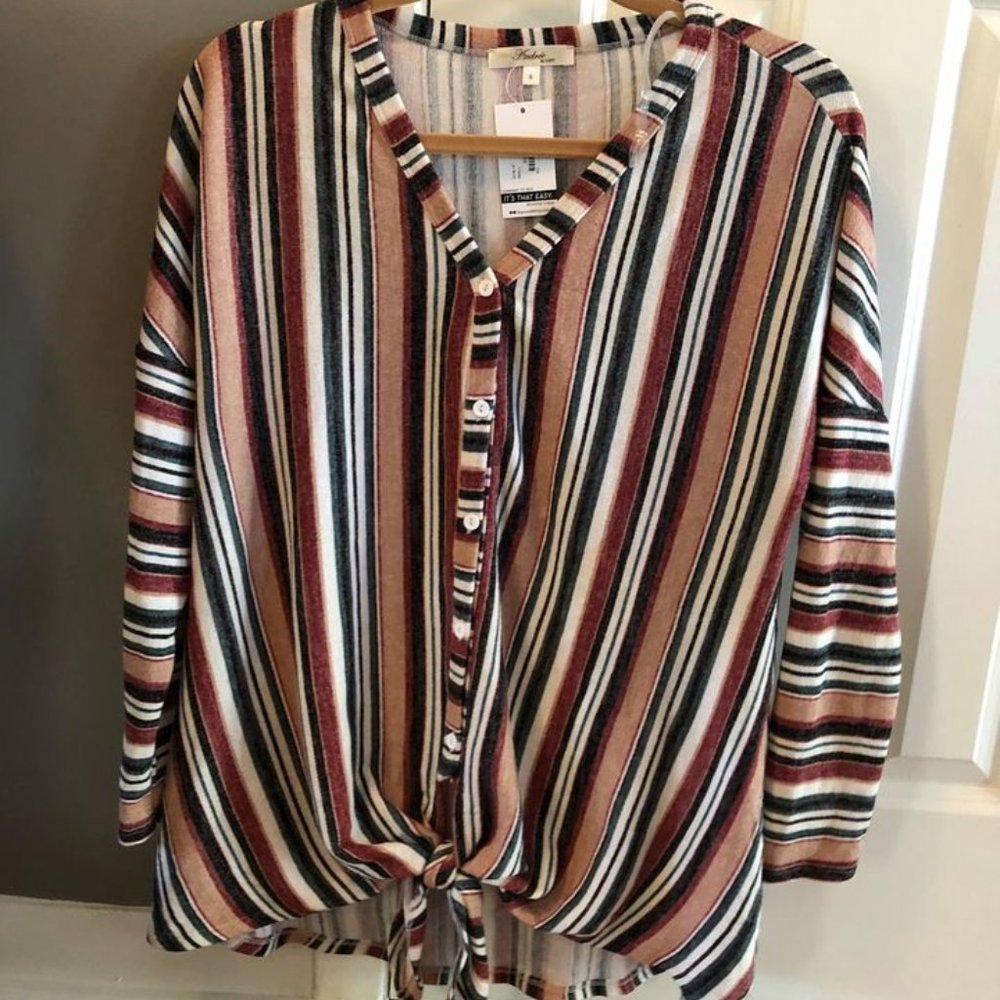 Nwt small tie front boutique top